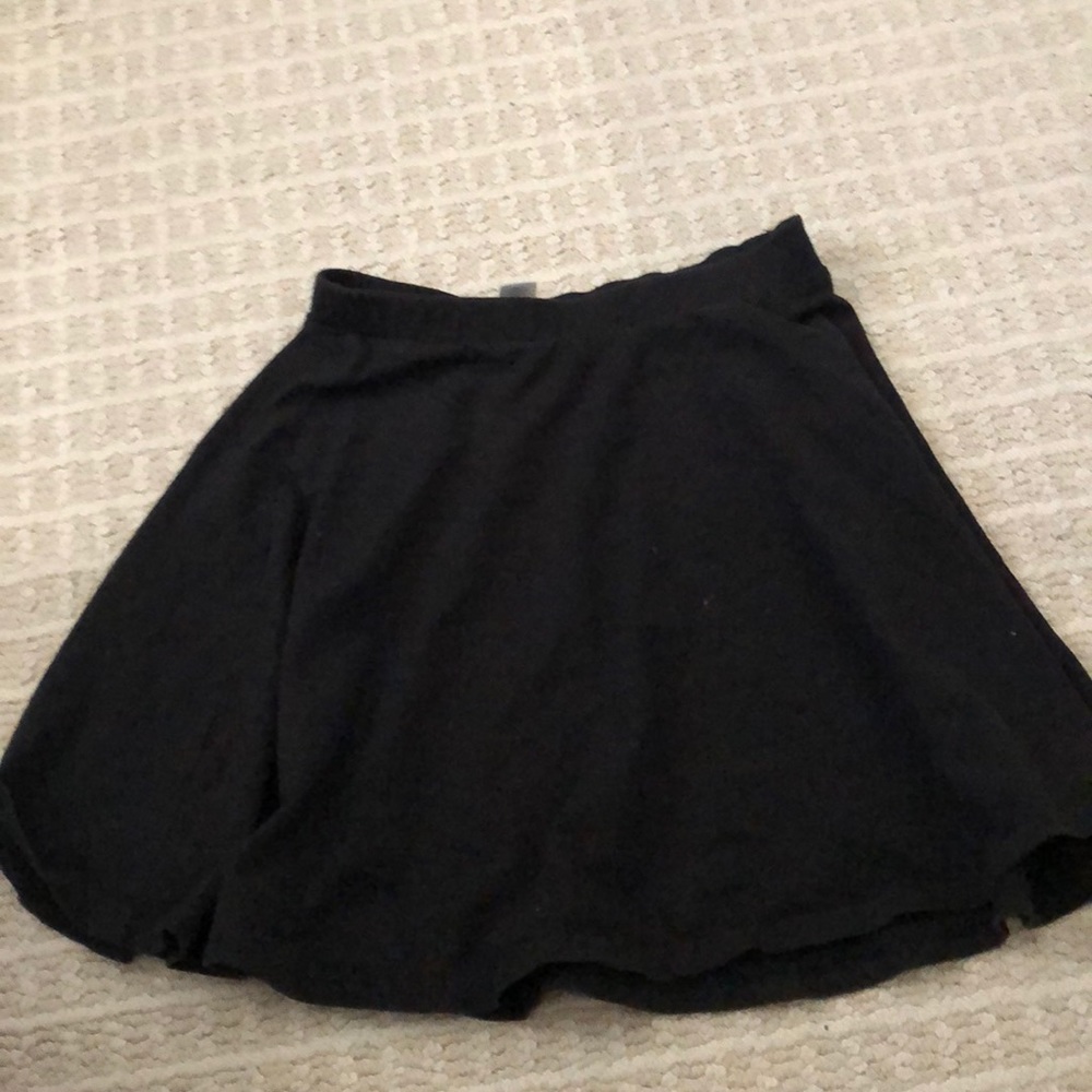 Black basic skirt